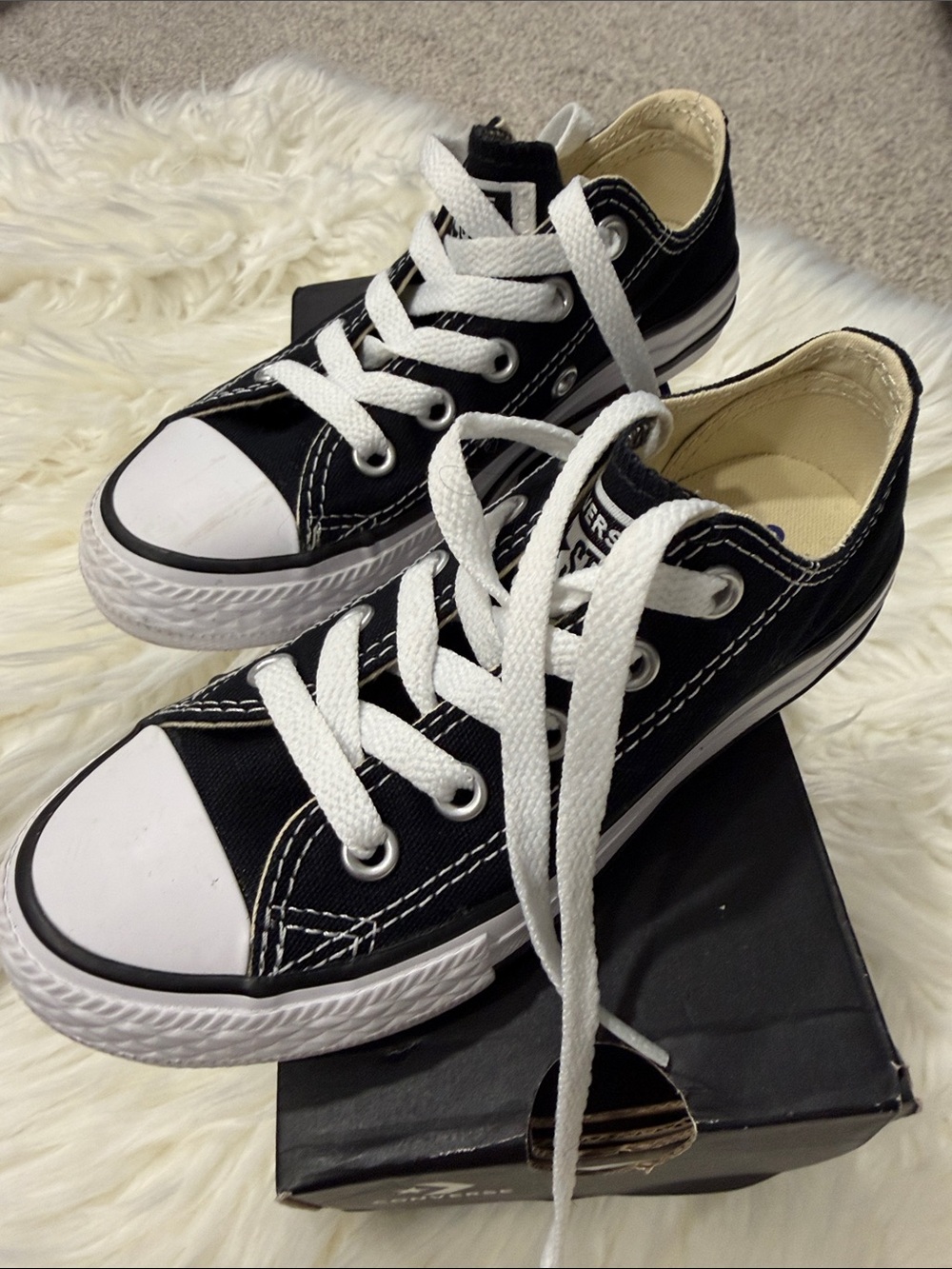 *NEW* Converse Kids Low Top Sneakers - Black & White